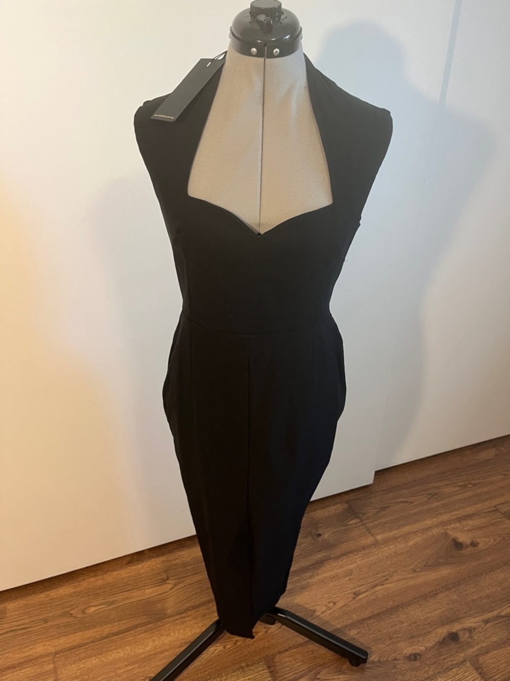 Elegant Black Midi Dress with Sculpted Plunge Neckline